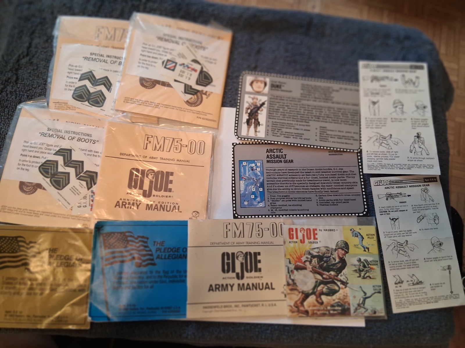 1964 – 2003 Hasbro GI JOE Anniversary Edition ARMY MANUAL – FM75-00 –AND MORE