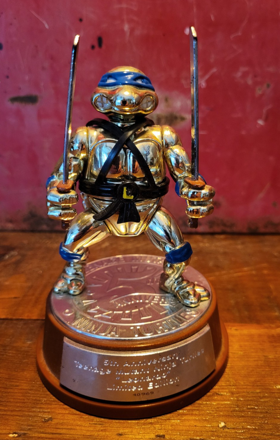 Vintage Teenage Mutant Ninja Turtles – Leonardo 5th Anniversary Trophy | TMNT