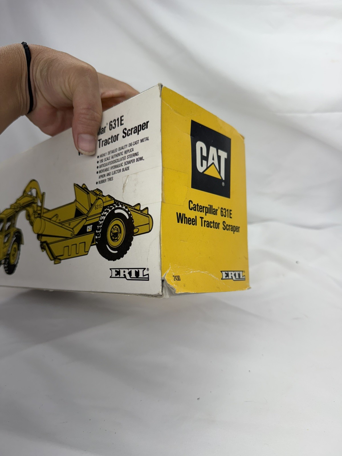 Caterpillar 631E Wheel Tractor Scraper 1:50 ERTL CAT Die Cast NEW