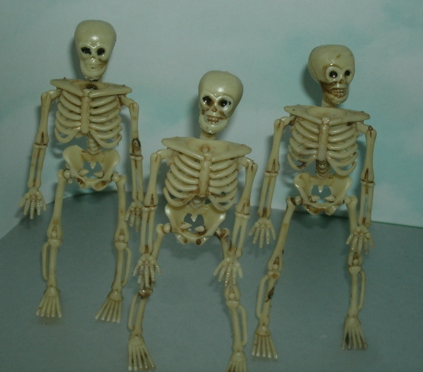 Three 1/12 Scale Human Skeleton Figures 6&Prime; Basic Plastic Halloween Skull & Bones