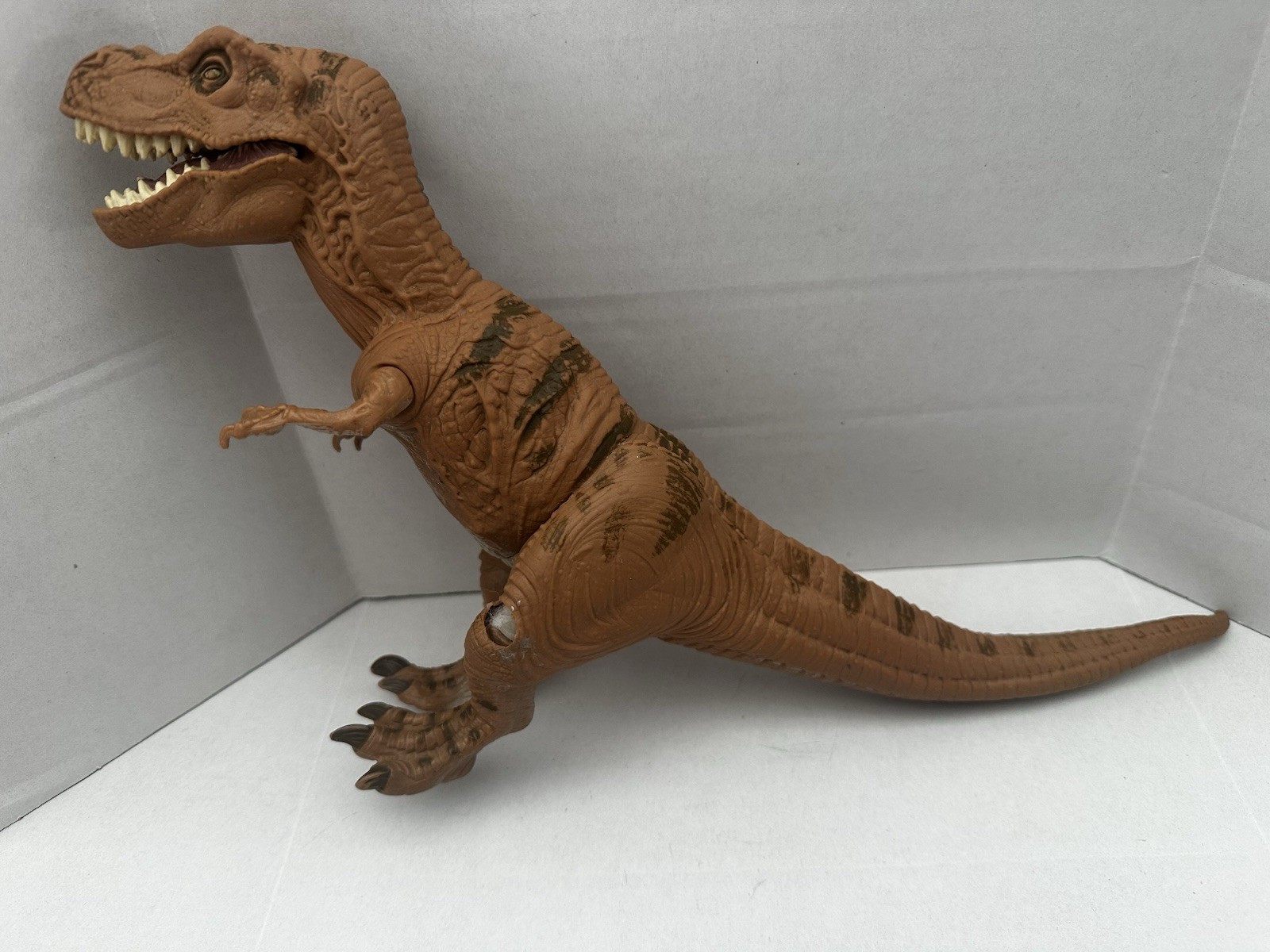 Vintage 1993 Jurassic Park Young T-Rex w/ Dino Damage Wound Piece JP06 Kenner