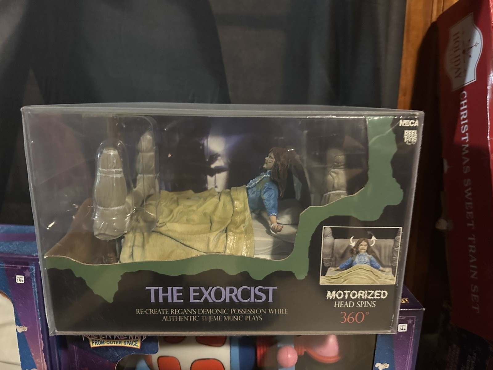 THE EXORCIST REGAN SIGNED LINDA BLAIR POSSESSED DELUXE BOX SET / Brand New NECA