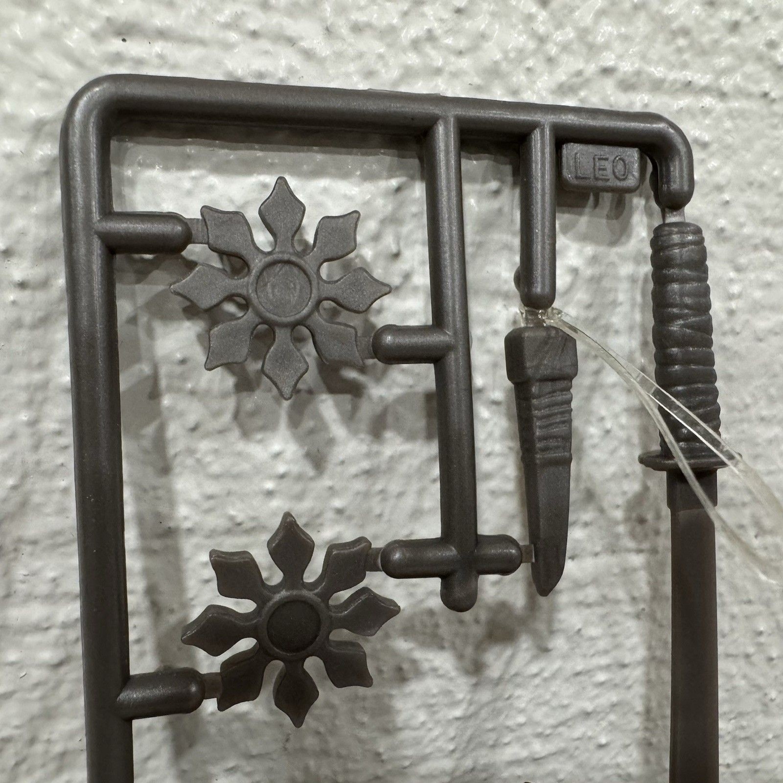 TMNT Leonardo Weapons Rack Gray Sprue Katana Kunai Shuriken Playmates Toys NEW