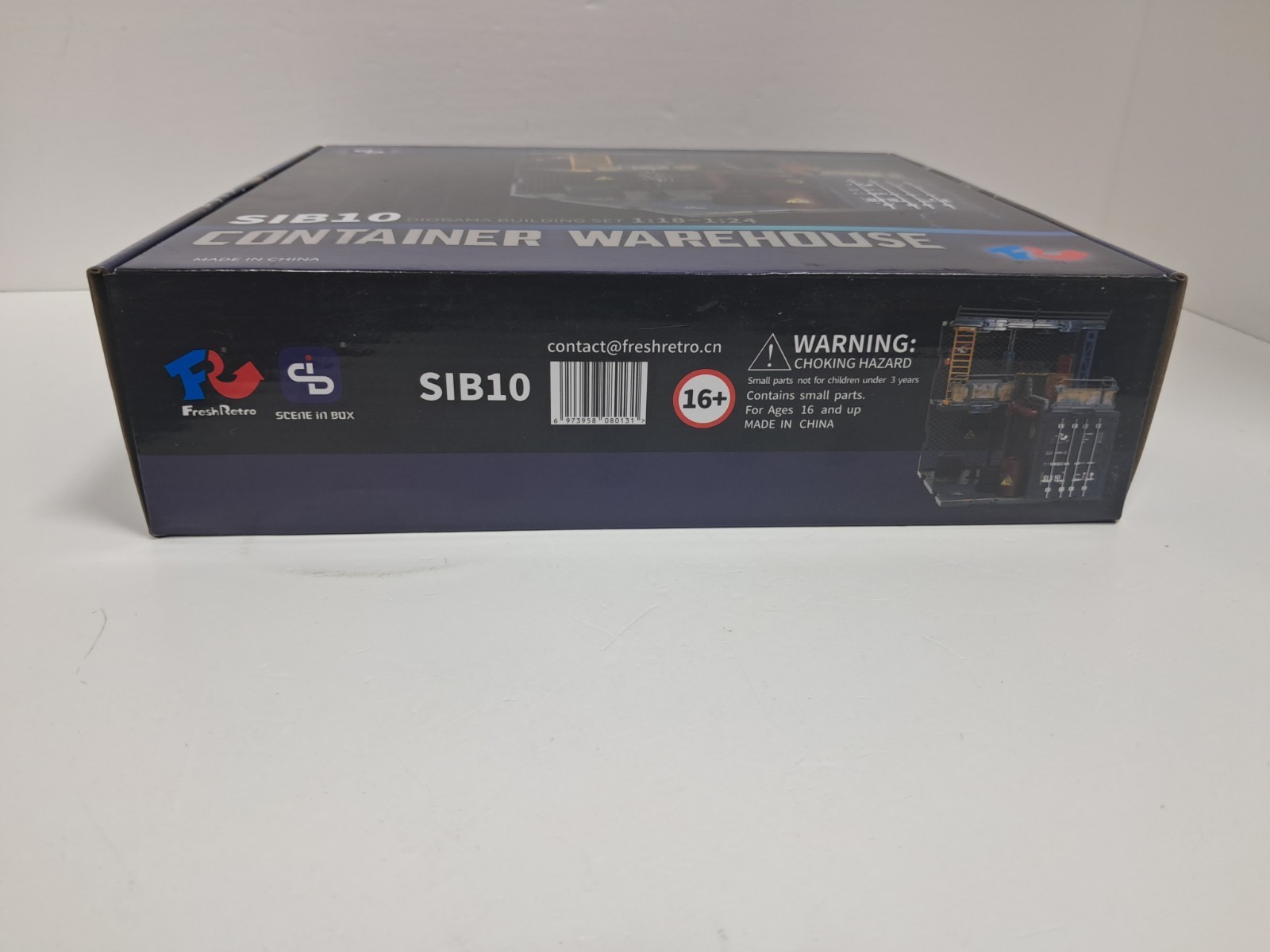 Scene In A Box – SIB 10 CONTAINER WAREHOUSE Diorama – 1:18 / 1:24 – Fresh Retro
