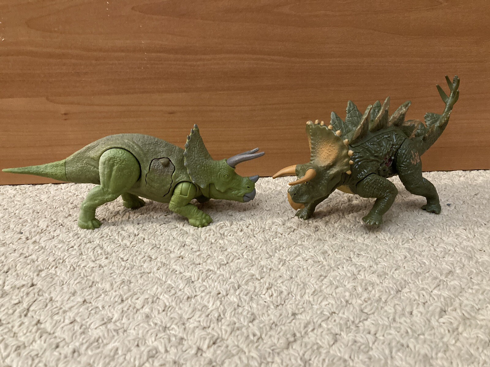 2 Jurassic World Stegoceratops + Battle Damage Stegosaurus Dinosaur Hasbro Toy