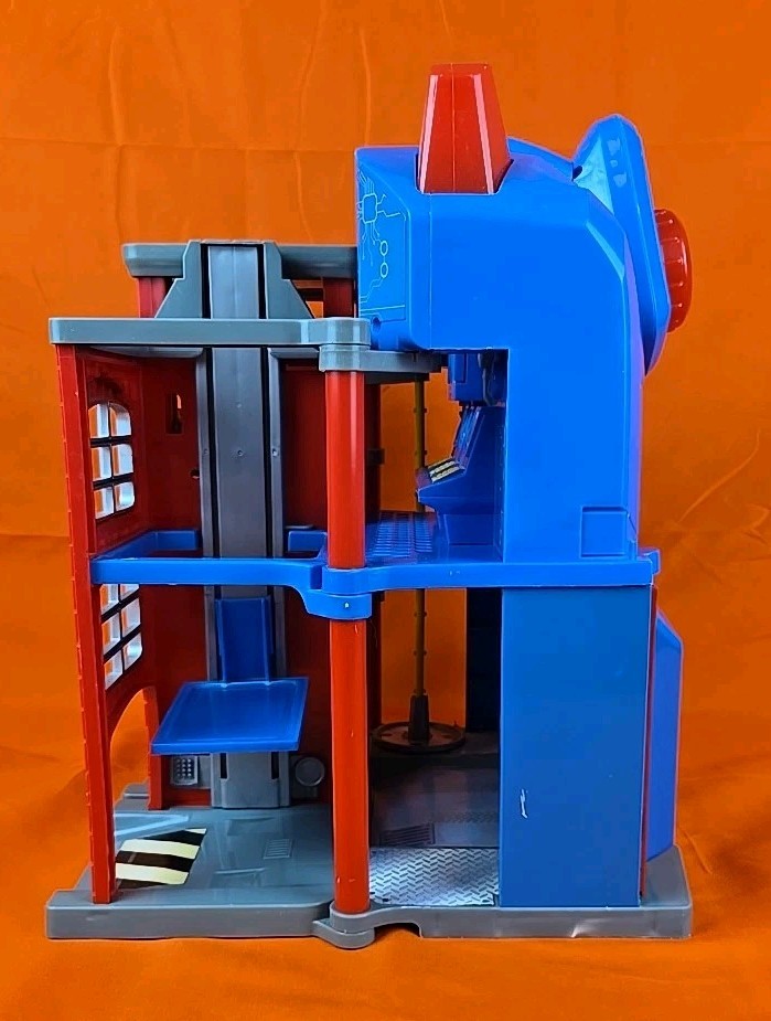 2010 Transformers Rescue Bots Optimus Prime Fire Station w/Lights & Sounds Works