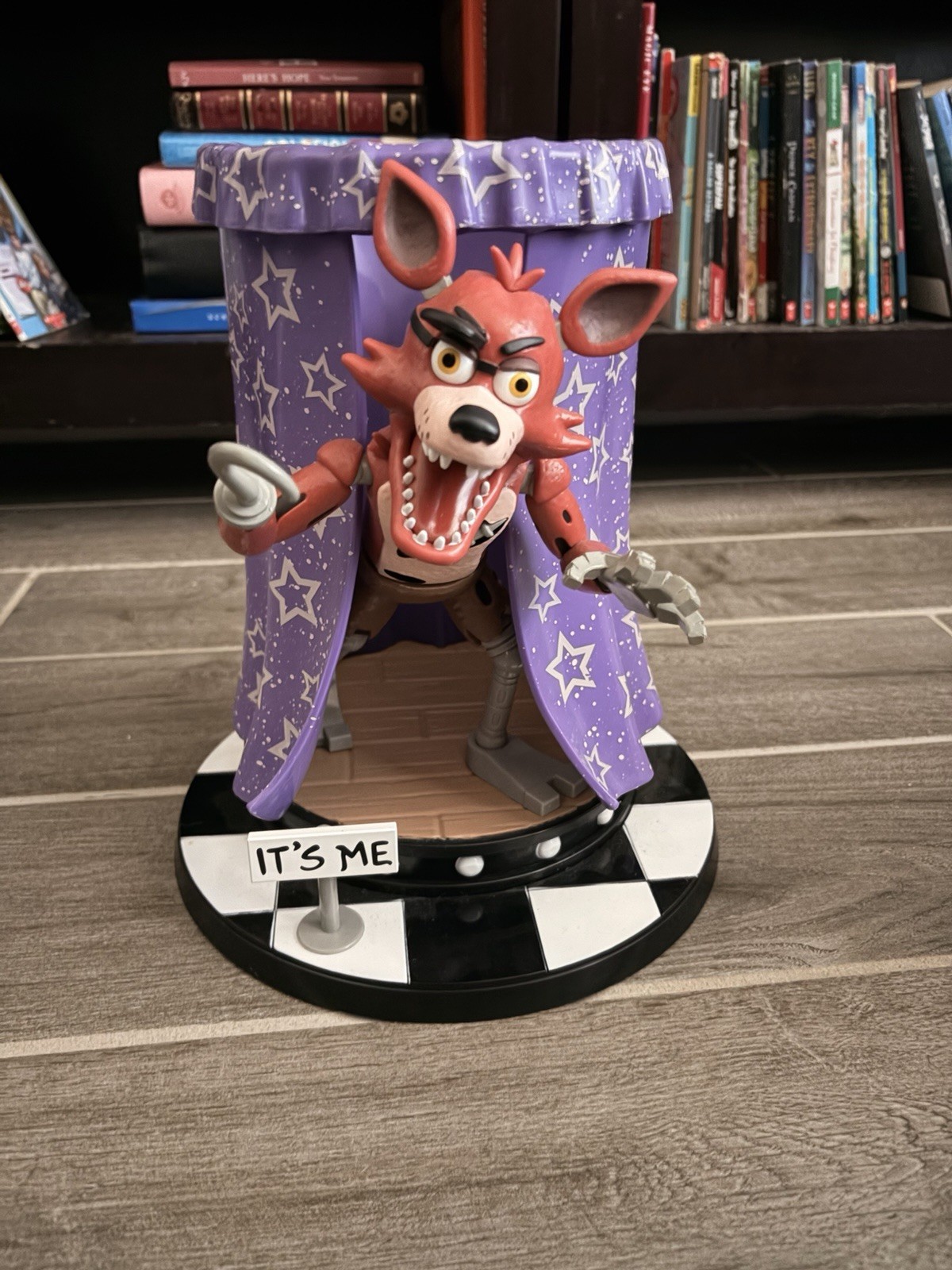 FNAF FOXY STATUE!!!