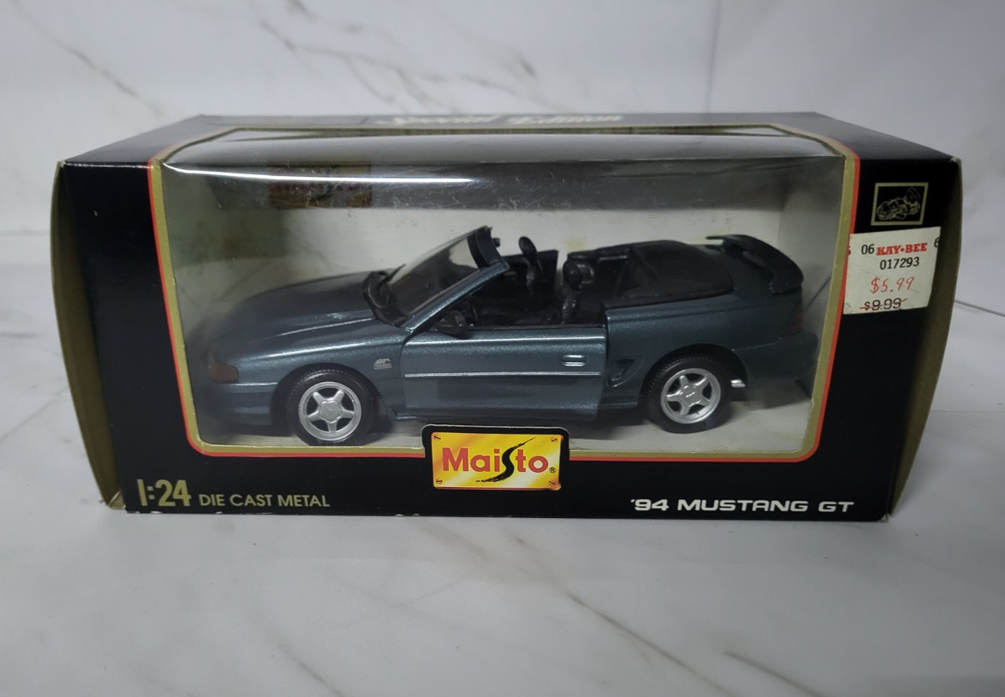 94 Mustang Convertible GT 1:24 MAISTO Die Cast MIB NEW