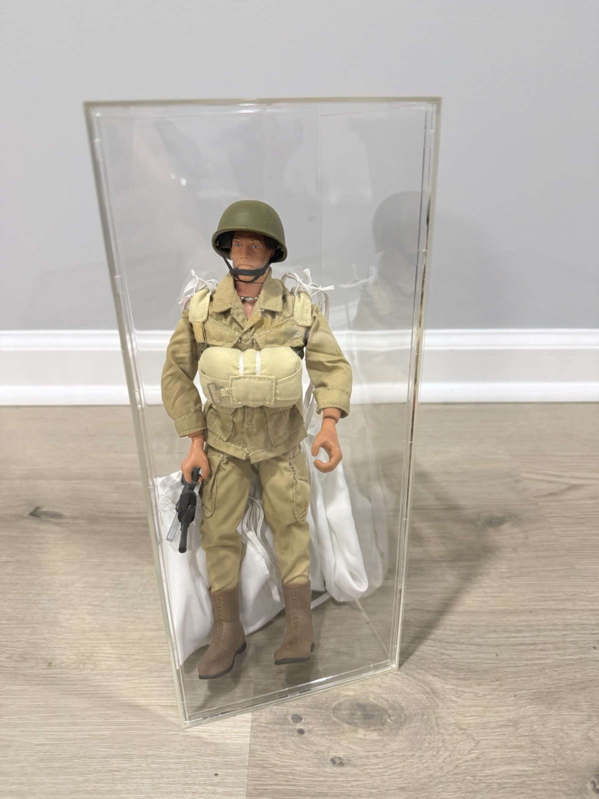 GI Joe 101st Airborne Division Paratrooper with Case