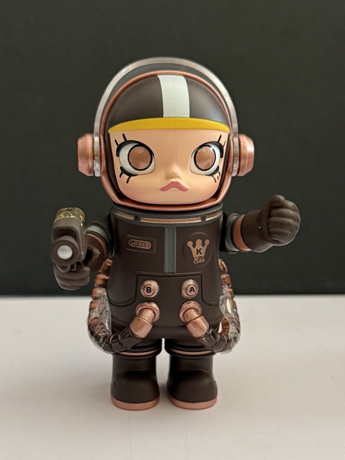 POP MART 100% Mega Collection Space Molly Version 1 Toffee Figure New Confirmed