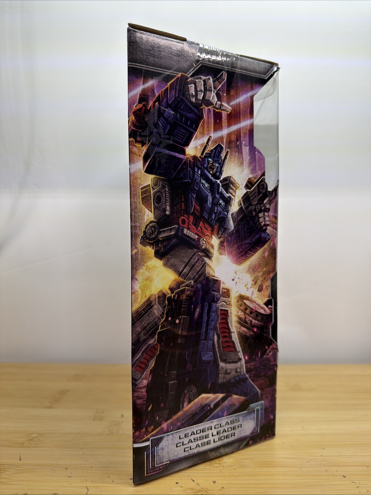 Transformers Generations War for Cybertron: Siege Leader Class Ultra Magnus