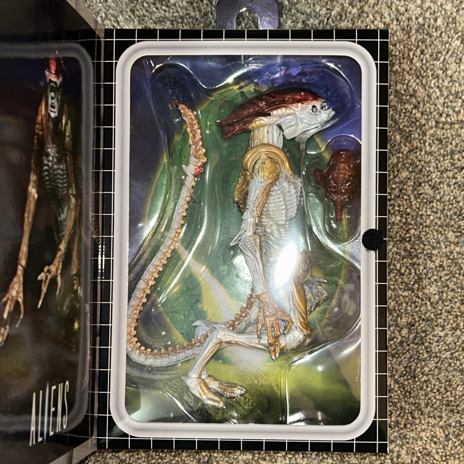 2020 NECA ALIENS Panther Alien w/Magnetic Attack Parasite Action Figure NEW MINT
