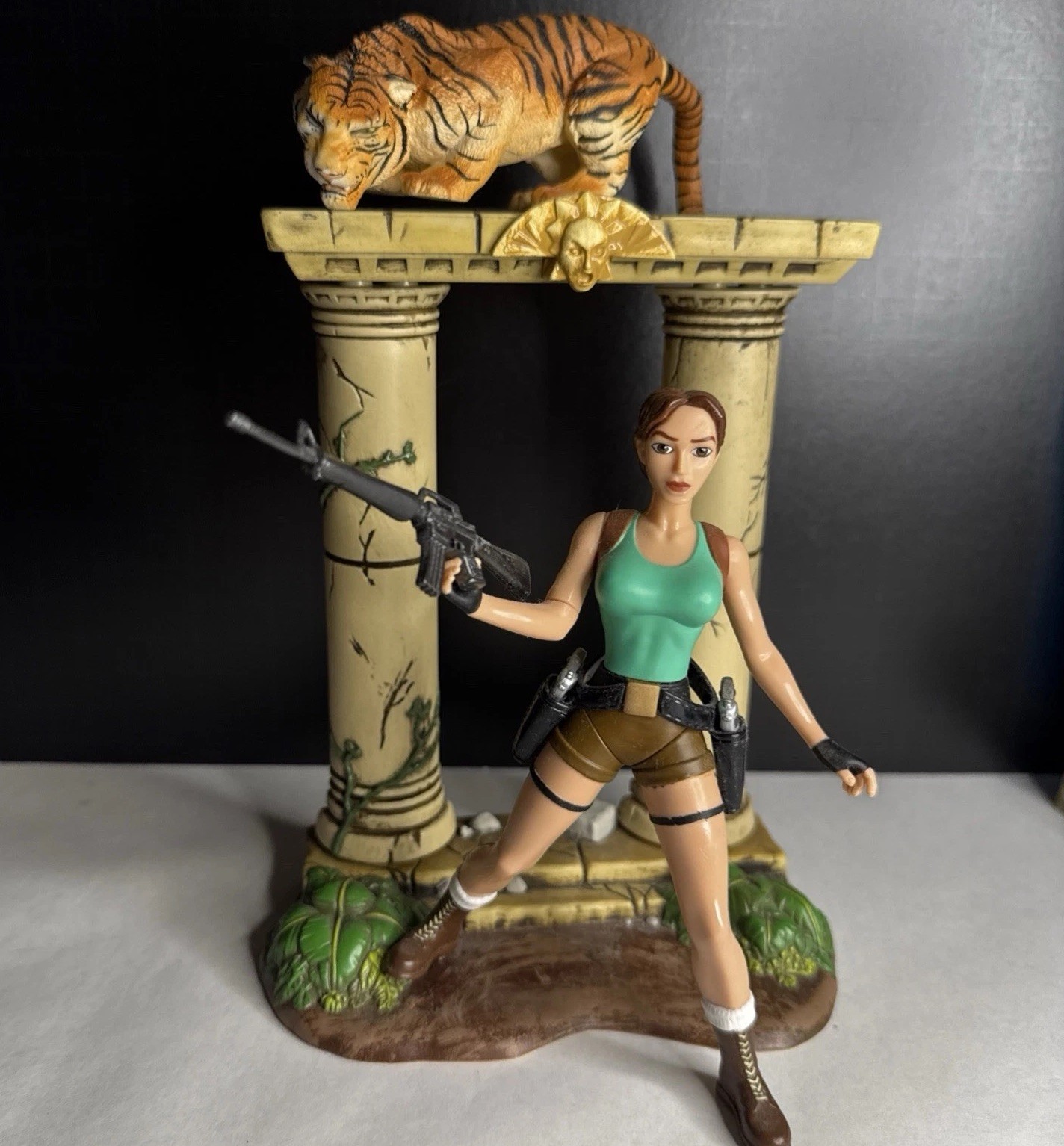 Lara Croft Tomb Raider BENGAL TIGER Figure Play Set Playmates Vtg 1999