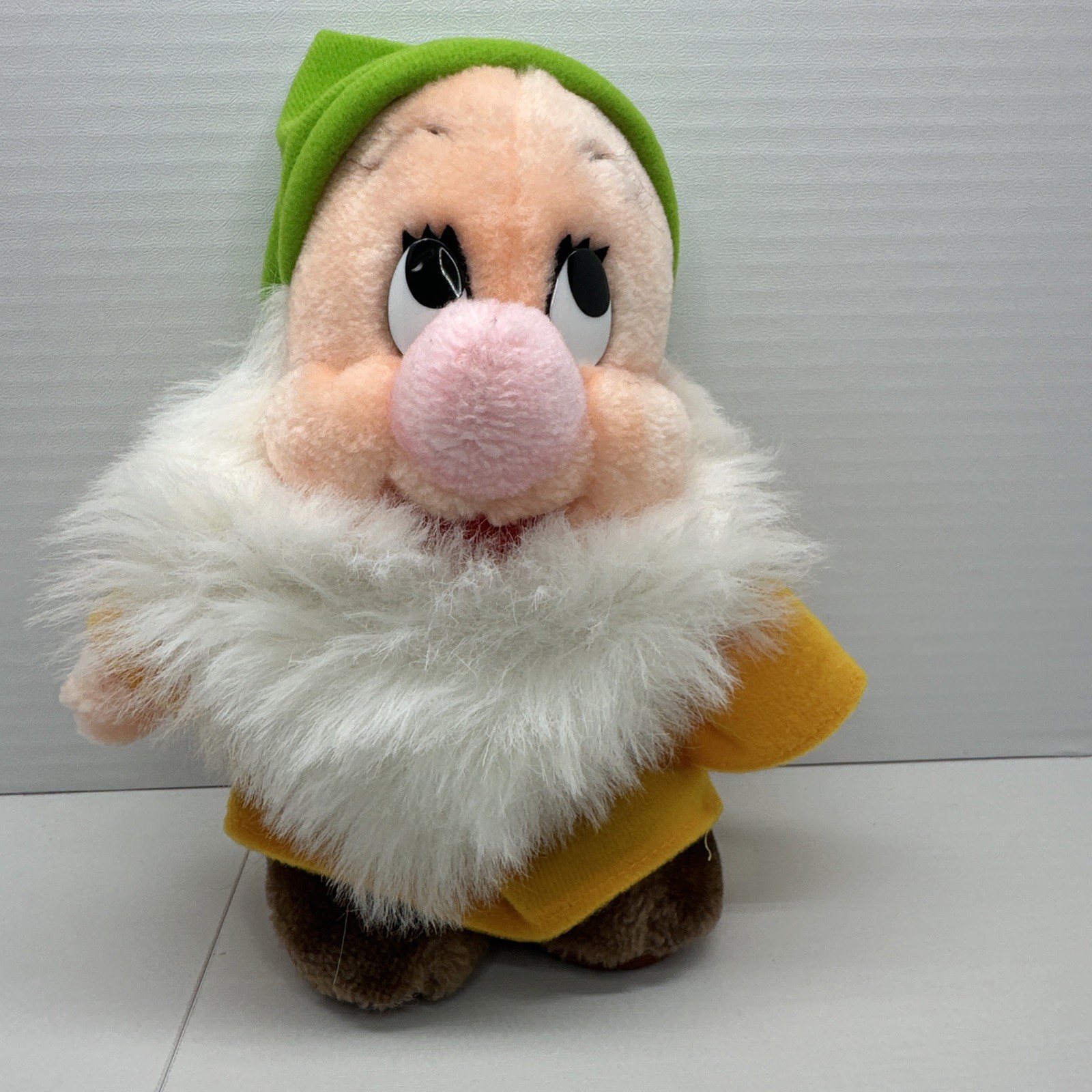 Vintage DISNEYLAND Walt Disney World BASHFUL 8&Prime; PLUSH Doll-SNOW WHITE & 7 DWARFS