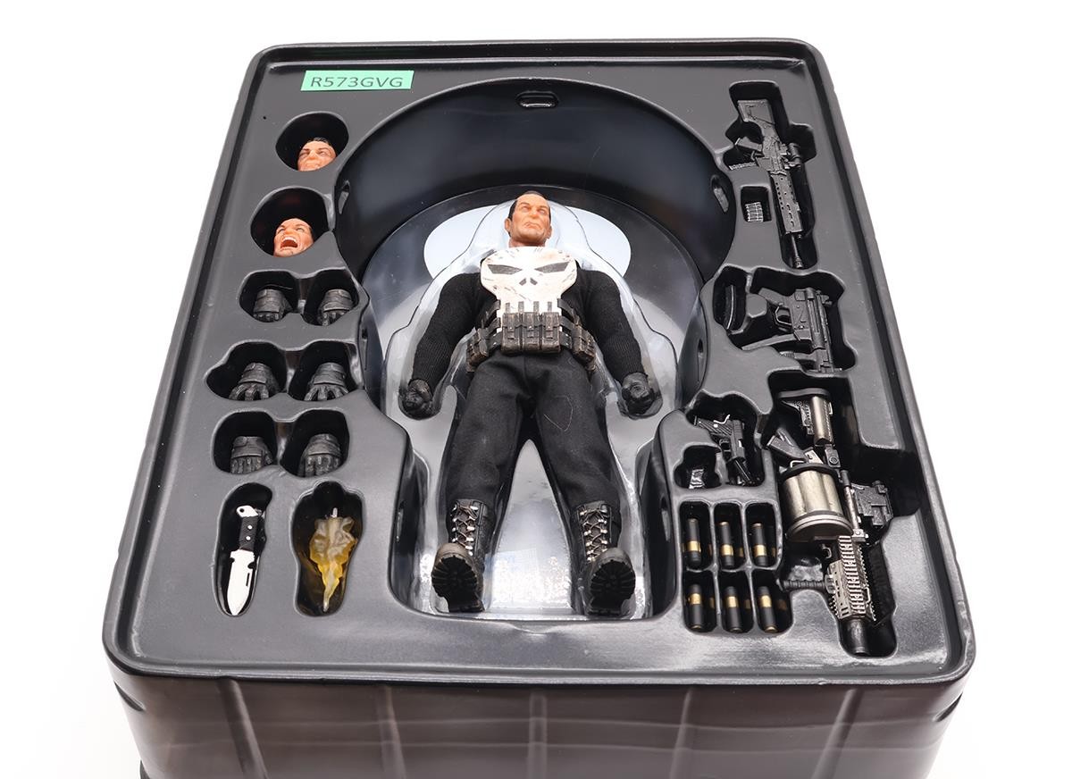The Punisher Marvel Comics 2016 Mezco One:12 6&Prime; Action Figure NEW MIB
