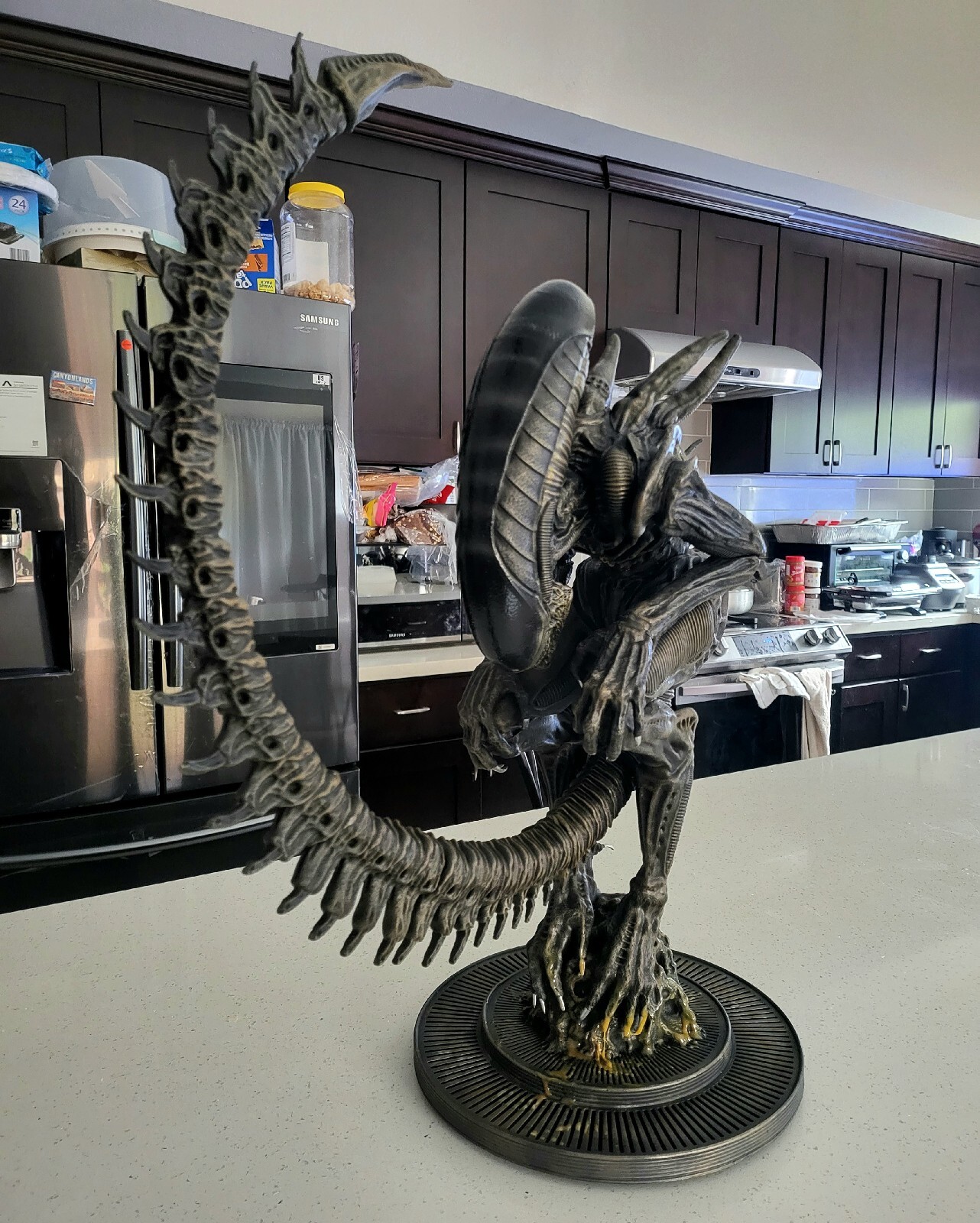 ALIEN WARRIOR MAQUETTE CUSTOM STATUE 24 INCHES TALL PREDATOR + SIDESHOW BOOK
