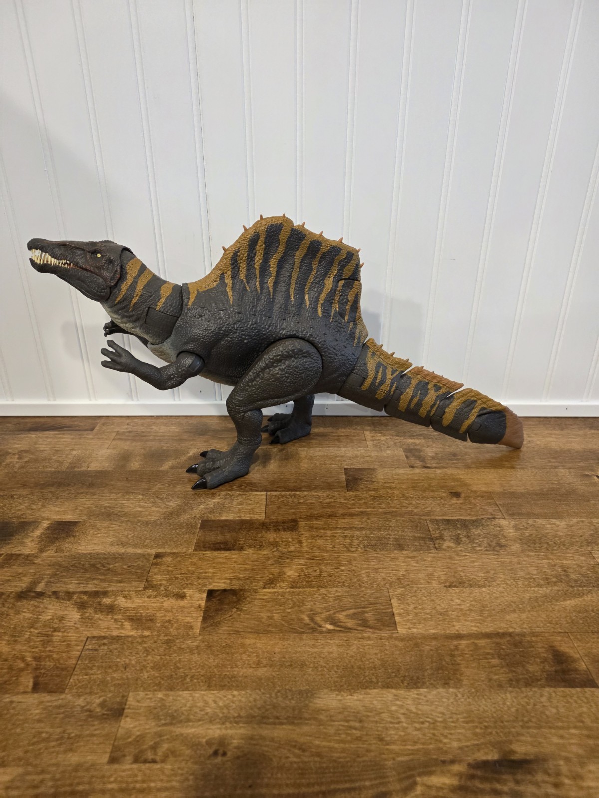 Jurassic World Rebirth Tail Thrasher Spinosaurus Dinosaur – 22” Long