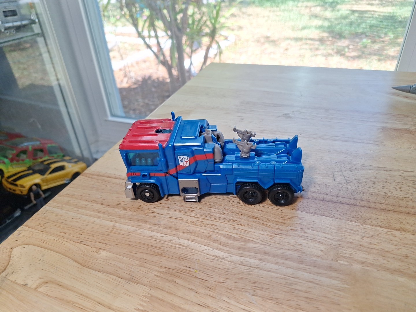 Hasbro Transformers Prime Robots in Disguise Rid Voyager Ultra Magnus