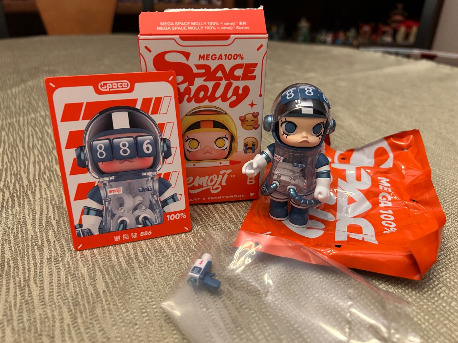 New POP MART Mega Space Molly 100% Emoji Series Figure – 886