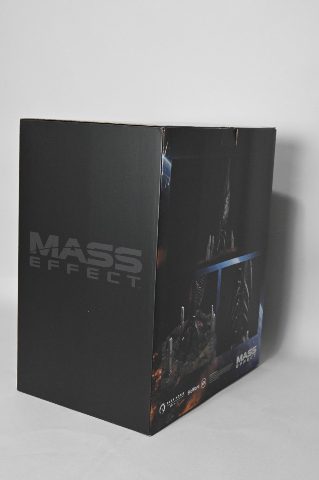 Mass Effect 14&Prime; Reaper Sovereign Statue Dark Horse SEALED NIB #802/1000