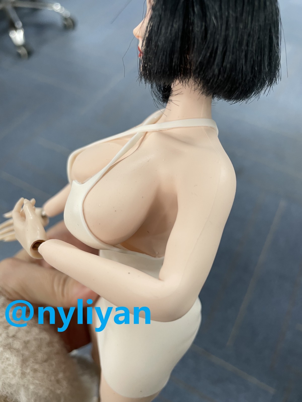 YM610B 1/6 Female Pale Large Bust Flexible Plump Girl Body Details 12 »Figure