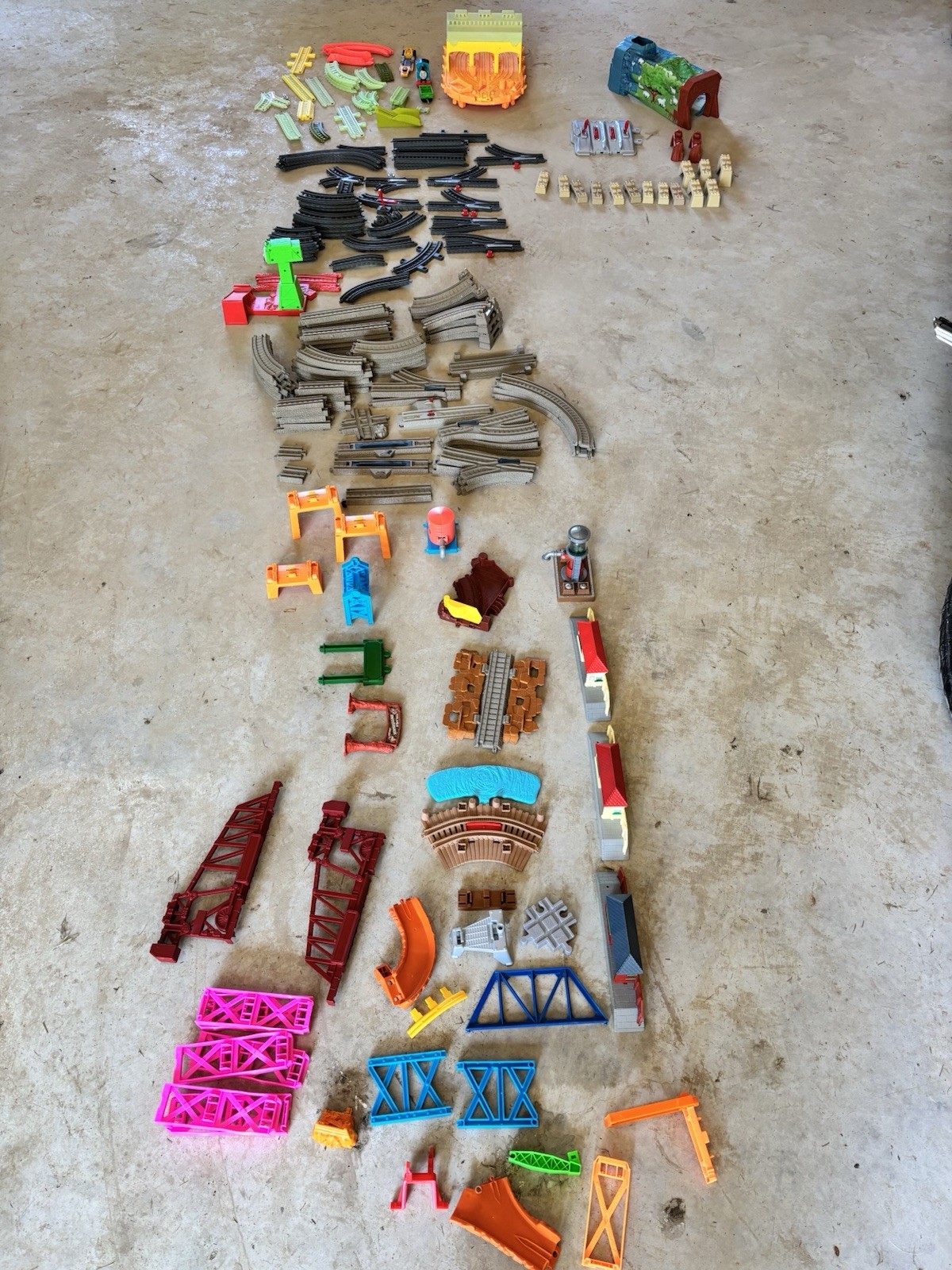Thomas the train multiple set pieces – 240+ pieces – Used