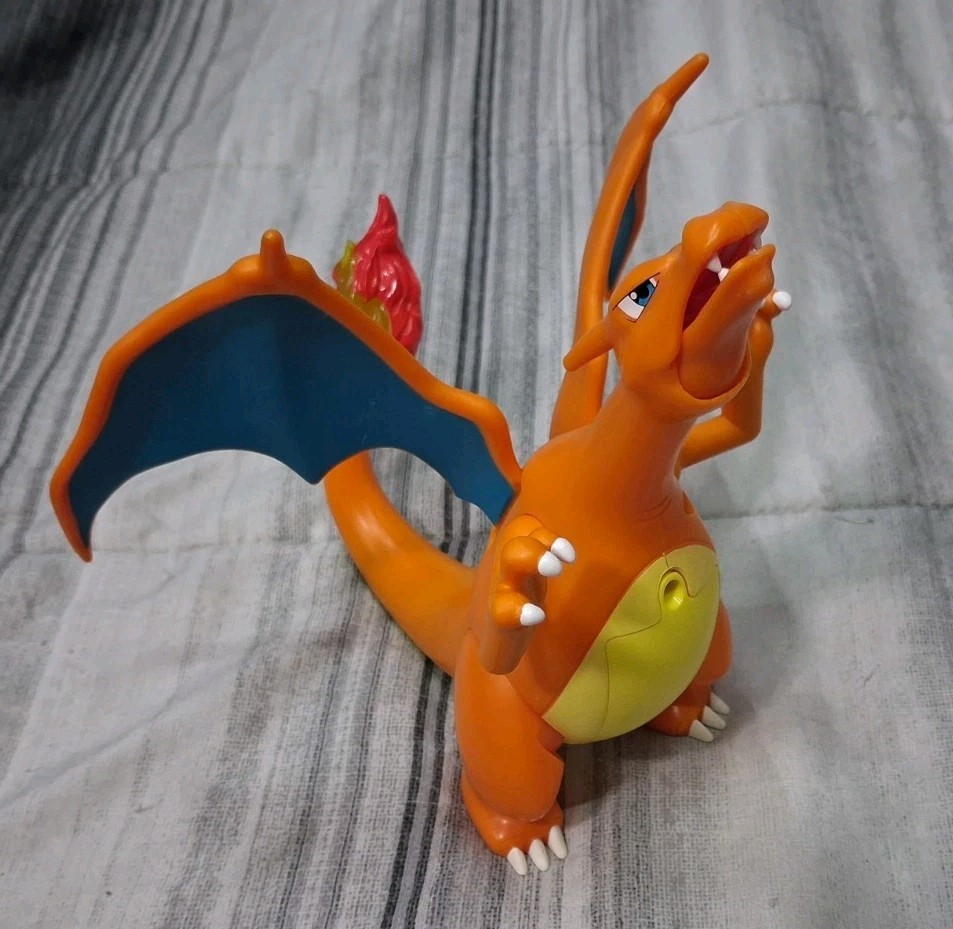 2021 Pokémon Flame & Flight Charizard Deluxe Tested Works Smoke-Free Clean