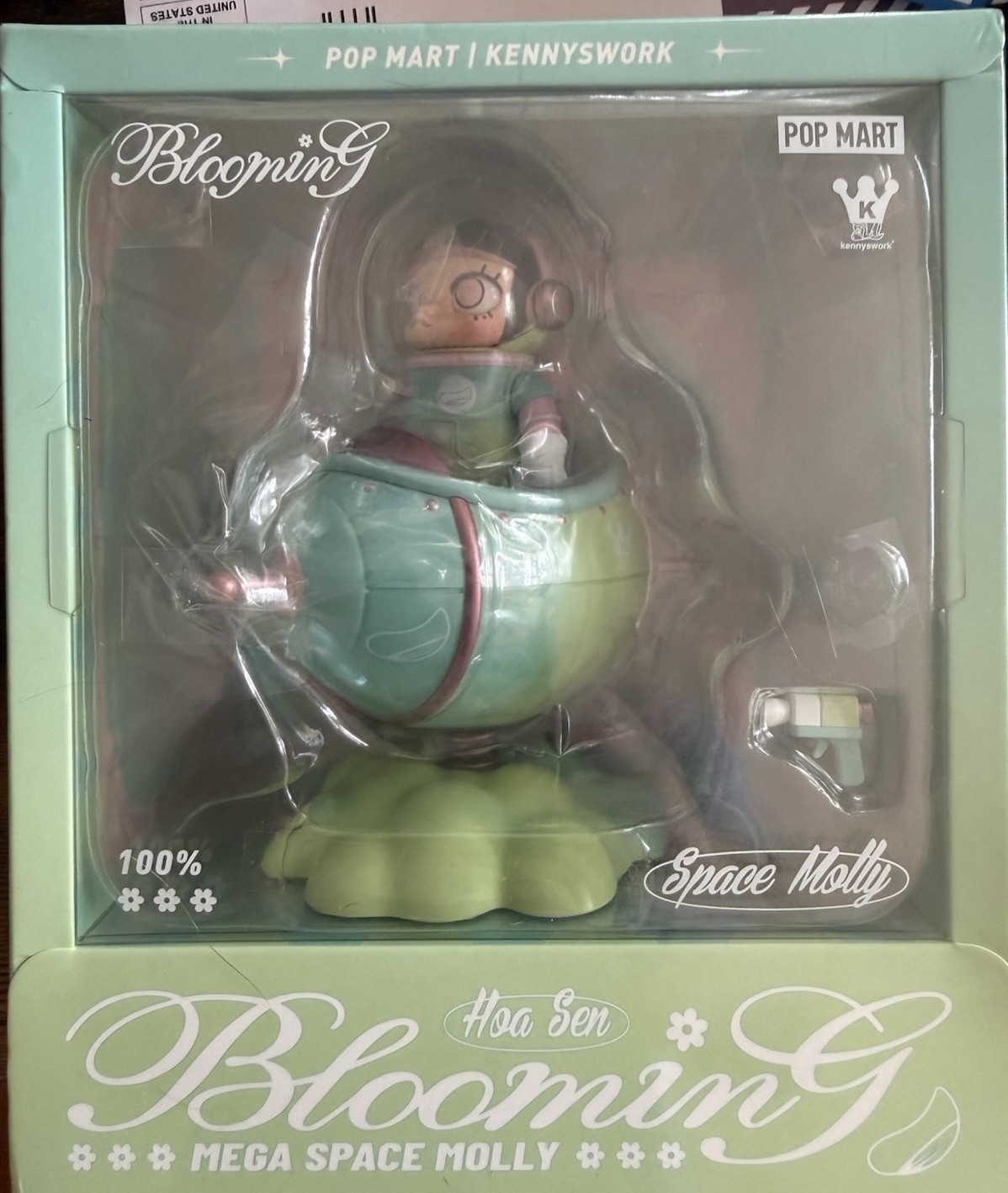 Mega Space Molly 100% Blooming Series Hoa-Sen New Unopened