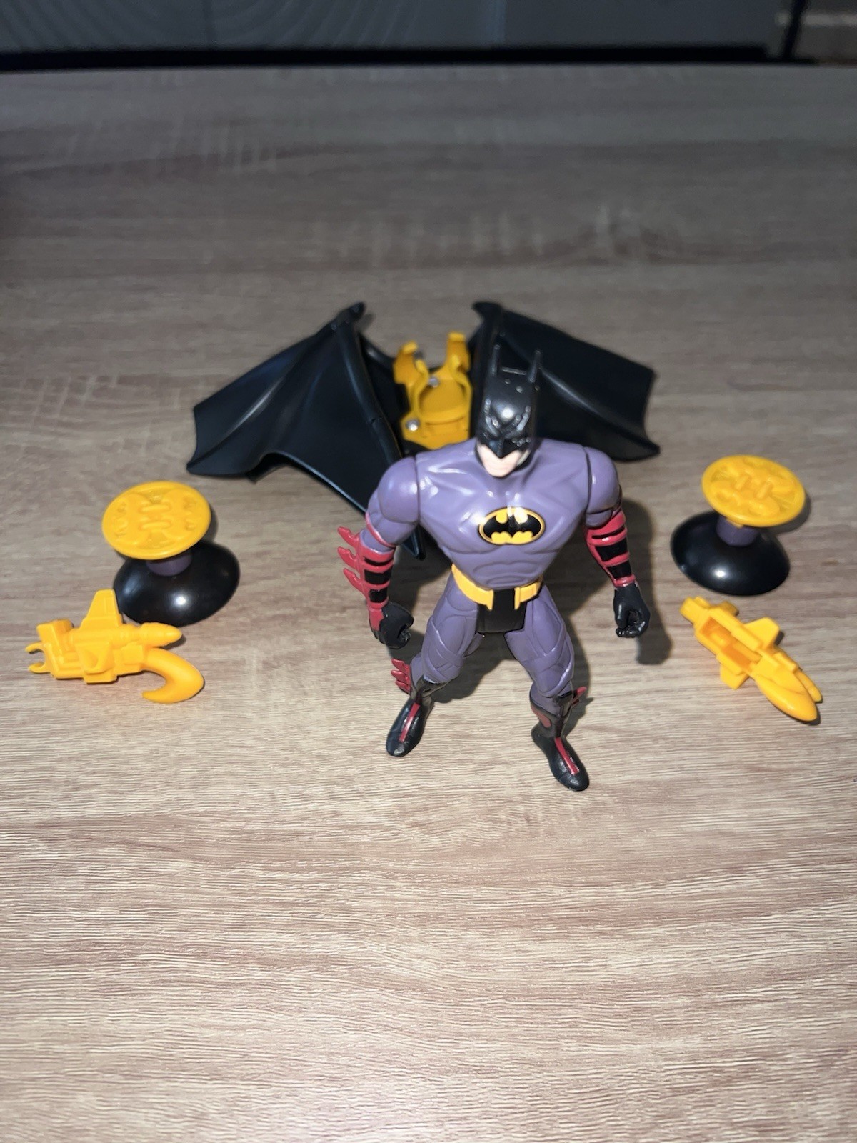 BATMAN FOREVER DELUXE ATTACK WING BATMAN POWER FLEX ATTACK CAPE 1995