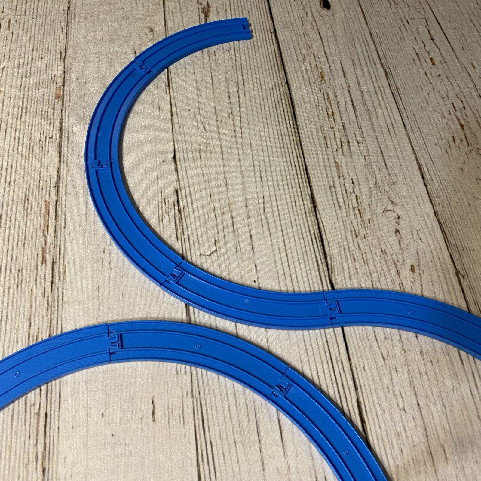 TOMY Thomas the Train Blue Train Tracks 15 Curved & 1 Switch Track Junction Toy