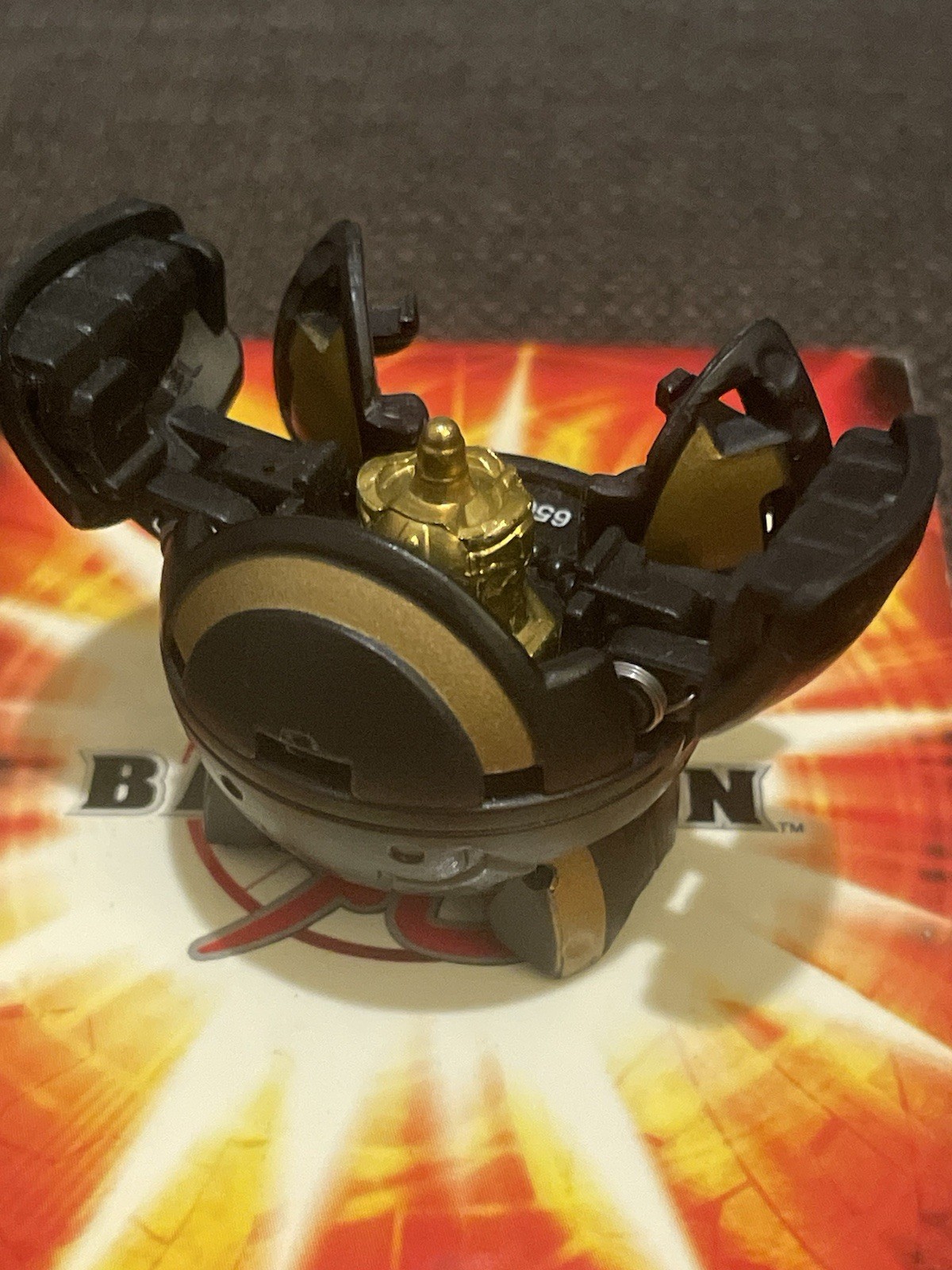 Bakugan Bronze Attack B2 Darkus Gold Black Fortress 650G Read Description