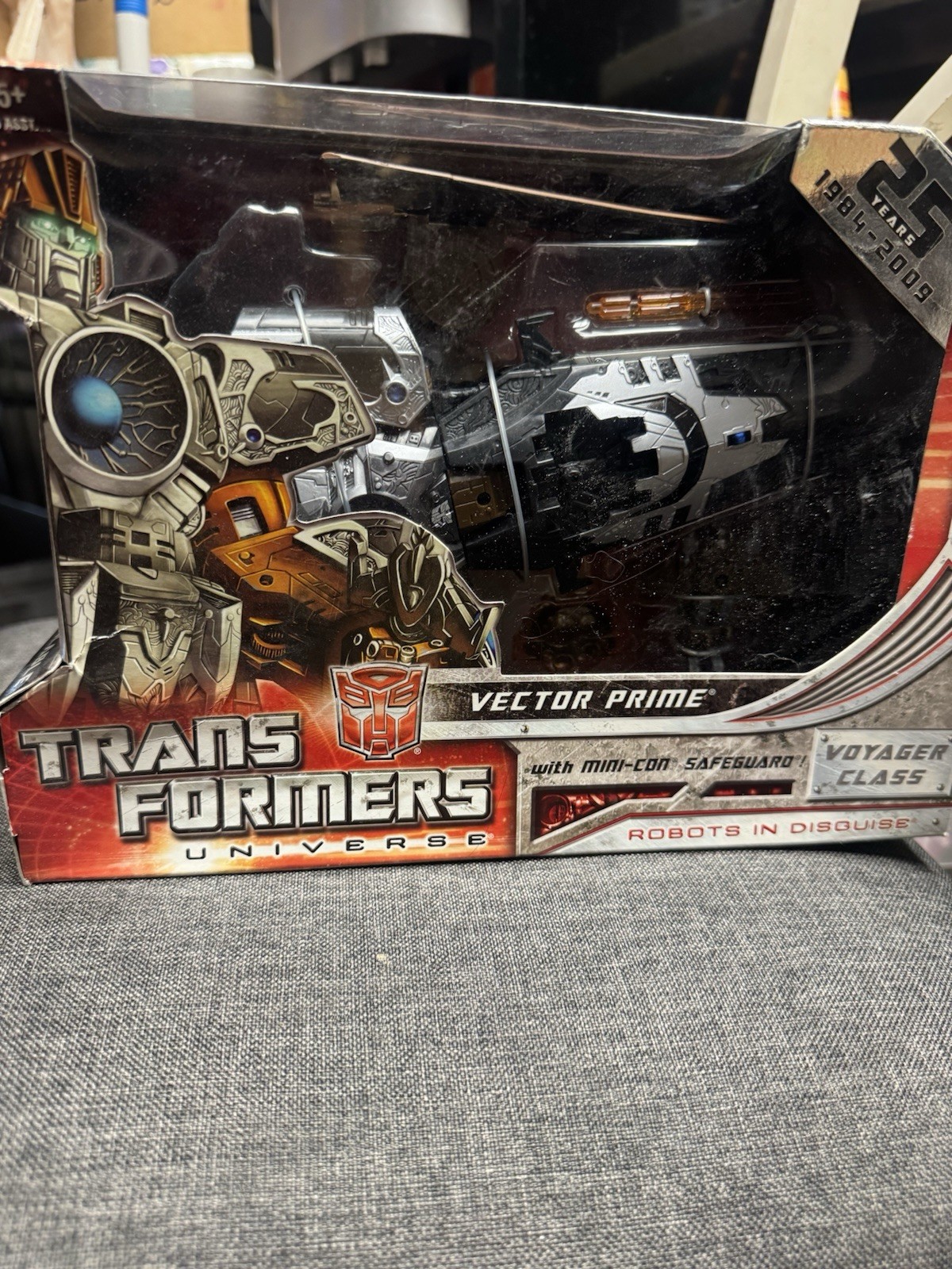 Hasbro Transformers Universe Vector Prime Voyager w/ Mini-Con Safeguard Autobot