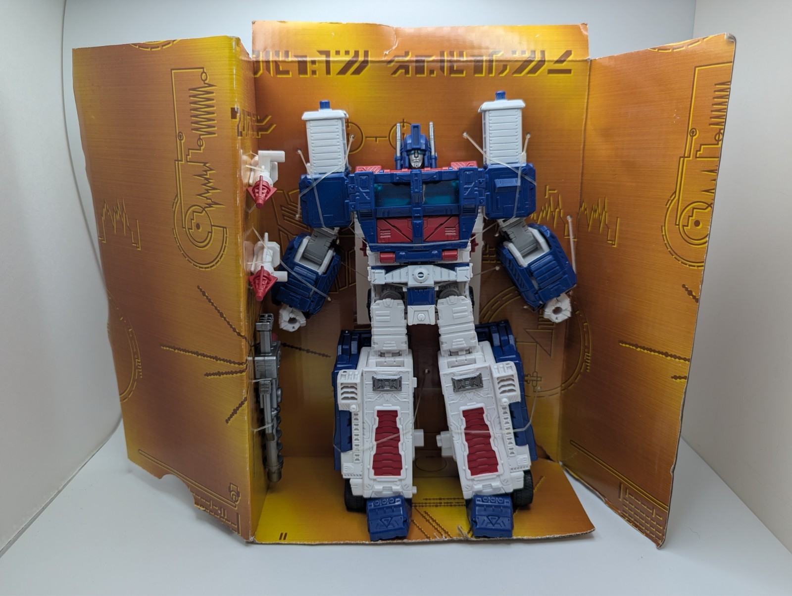 Transformers War For Cybertron Kingdom Ultra Magnus Newly/Used/OnTact CardBoad