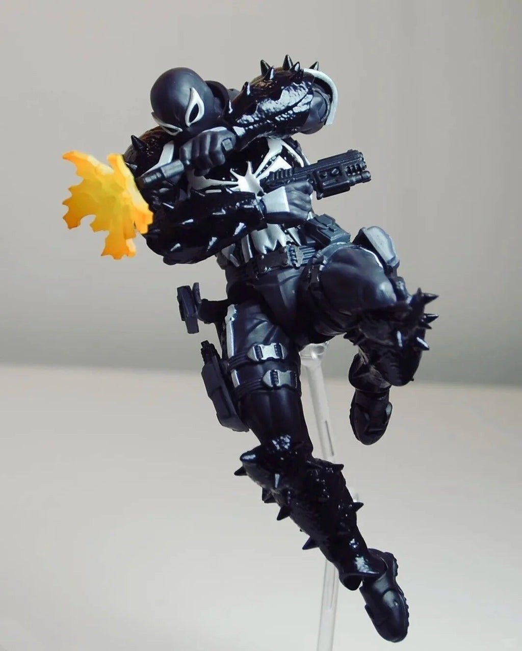 Revoltech Amazing Yamaguchi Spider-Man Agent Venom