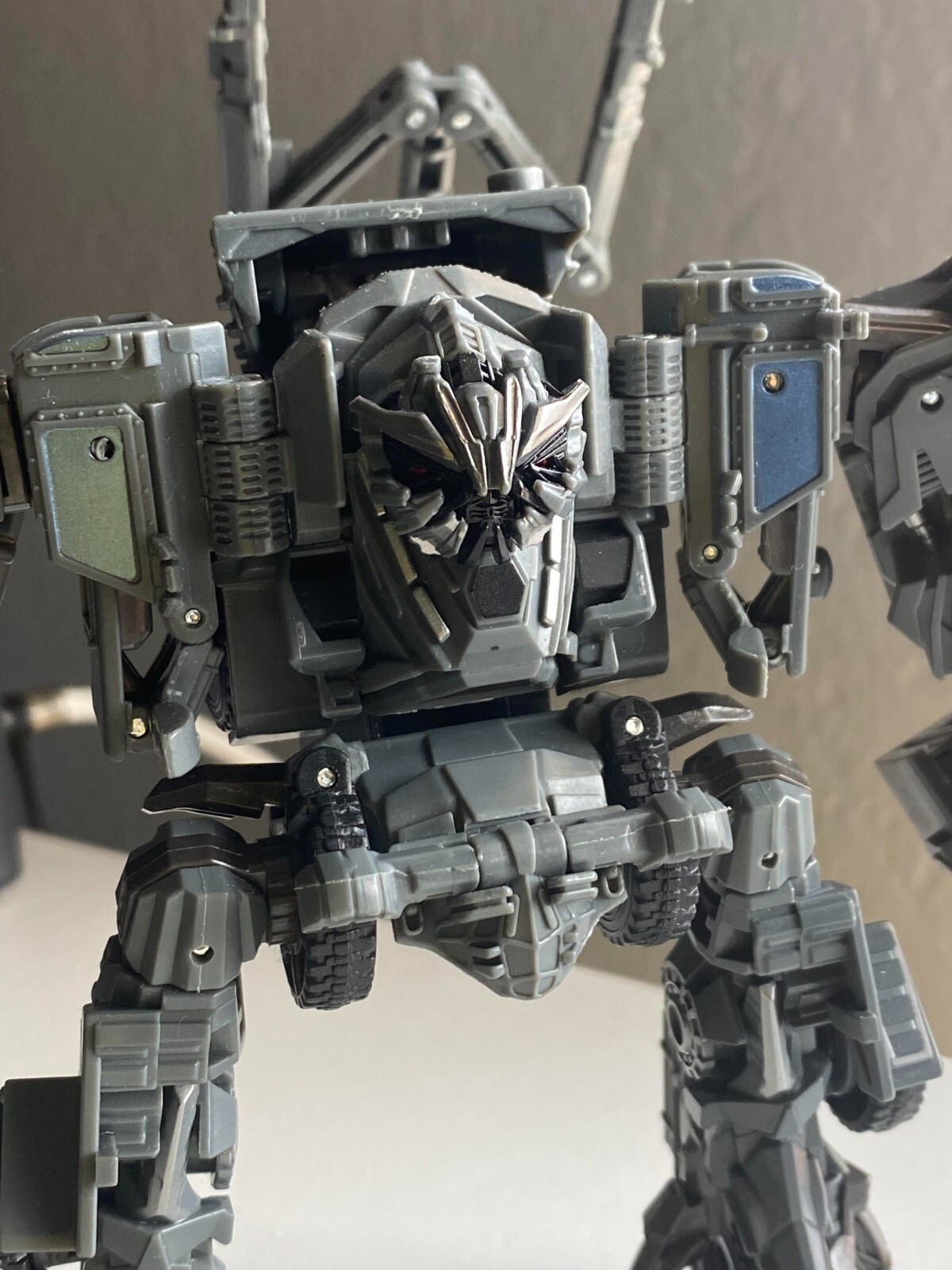 Transformers Buzzworthy Bumblebee Studio Series NEST Bonecrusher Voyager Class 