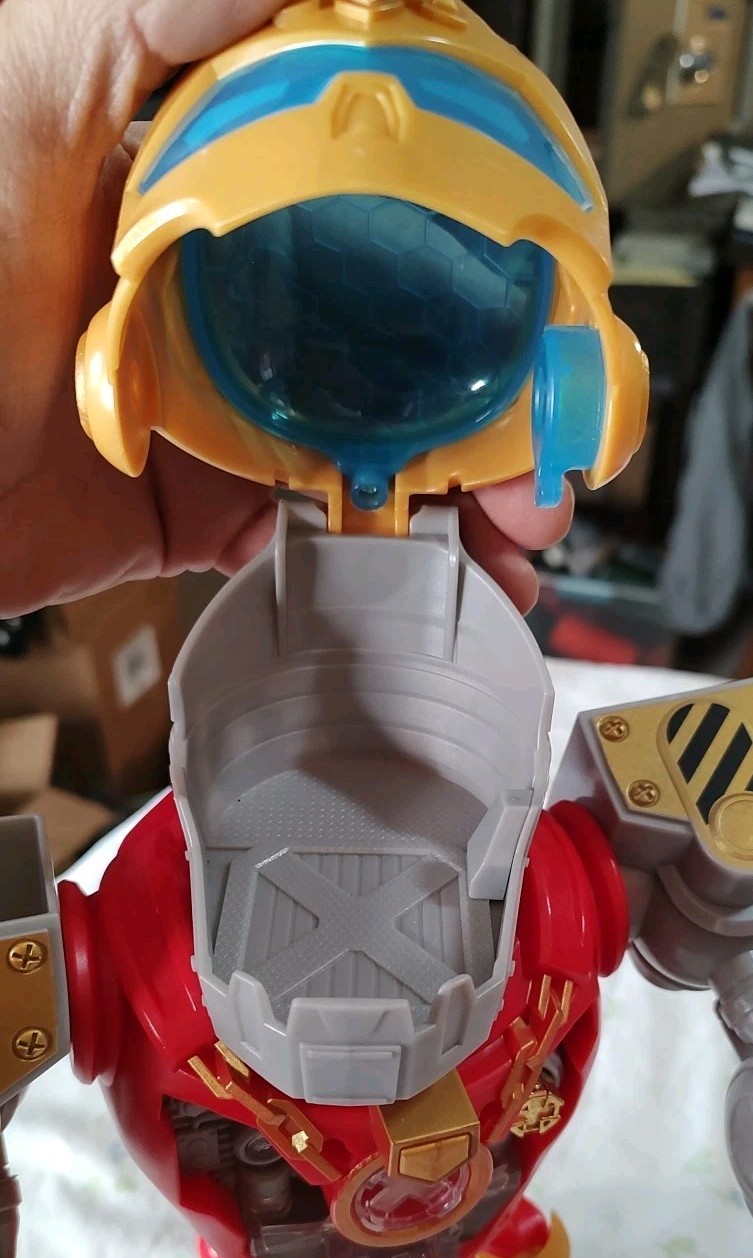 Treasure X Robots Gold Mega Treasure Bot Incomplete