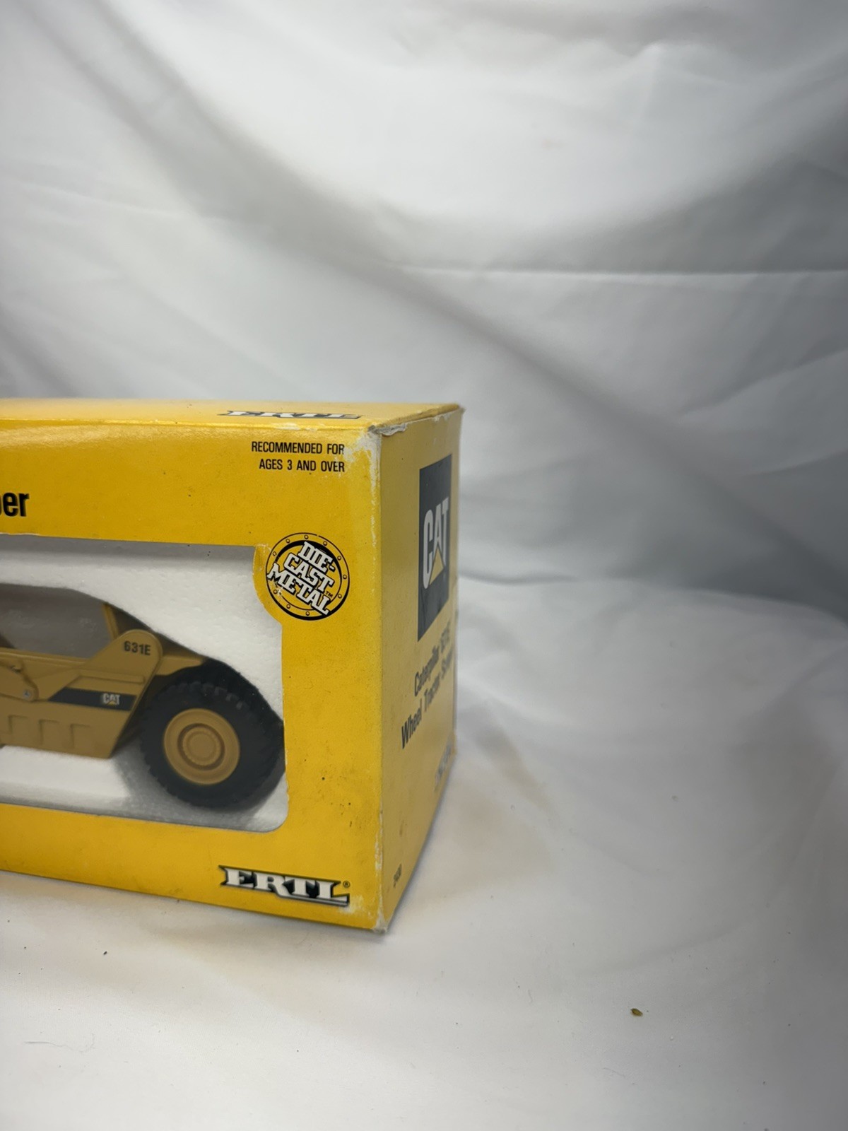 Caterpillar 631E Wheel Tractor Scraper 1:50 ERTL CAT Die Cast NEW