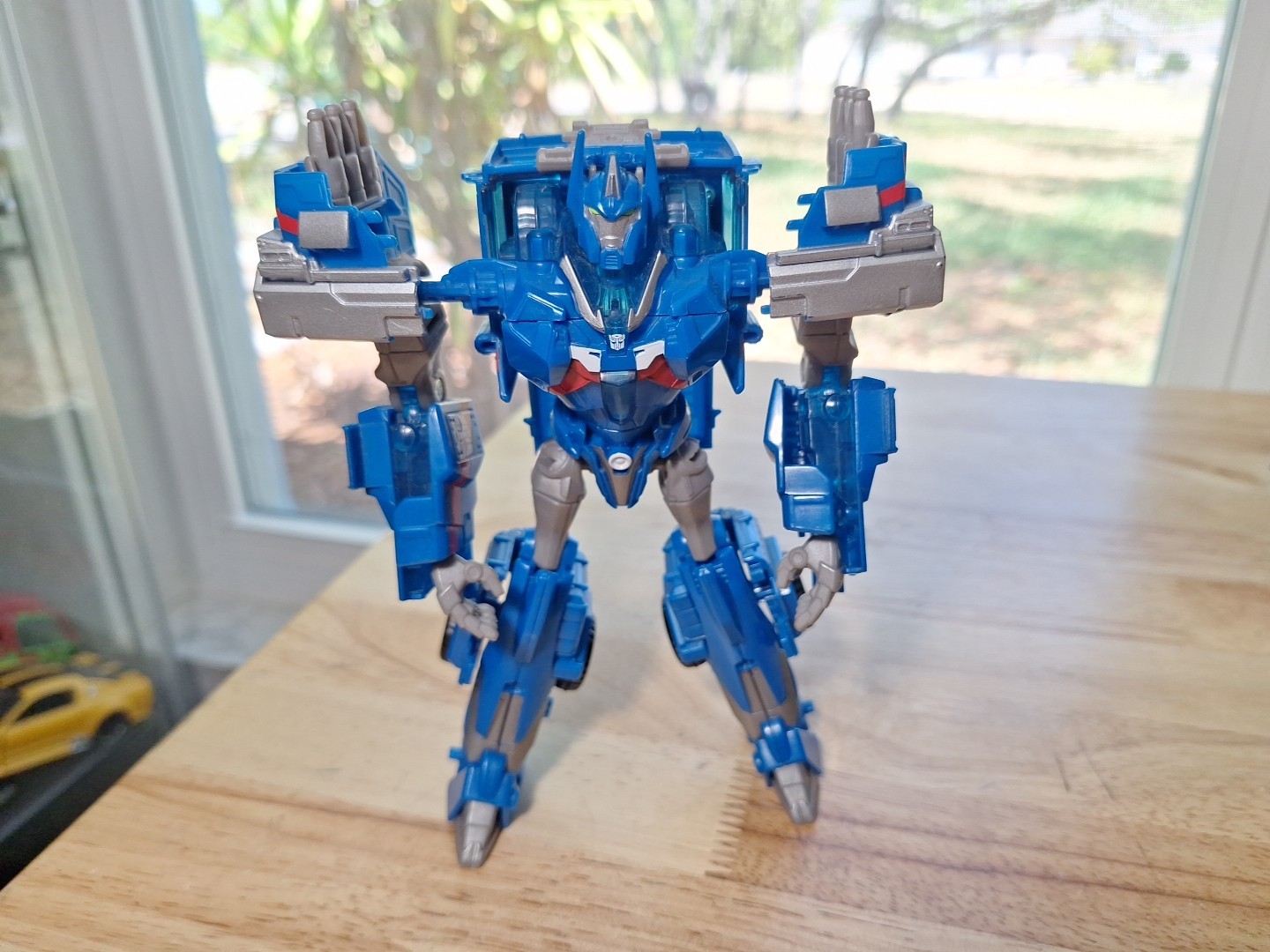 Hasbro Transformers Prime Robots in Disguise Rid Voyager Ultra Magnus
