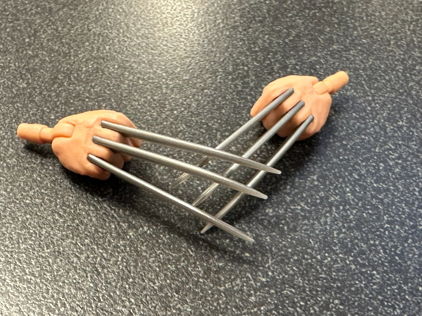 Hasbro Marvel Legends 6&Prime; Scale DEADPOOL 3 (WOLVERINE CLAW HANDS ONLY) MINT 1/12