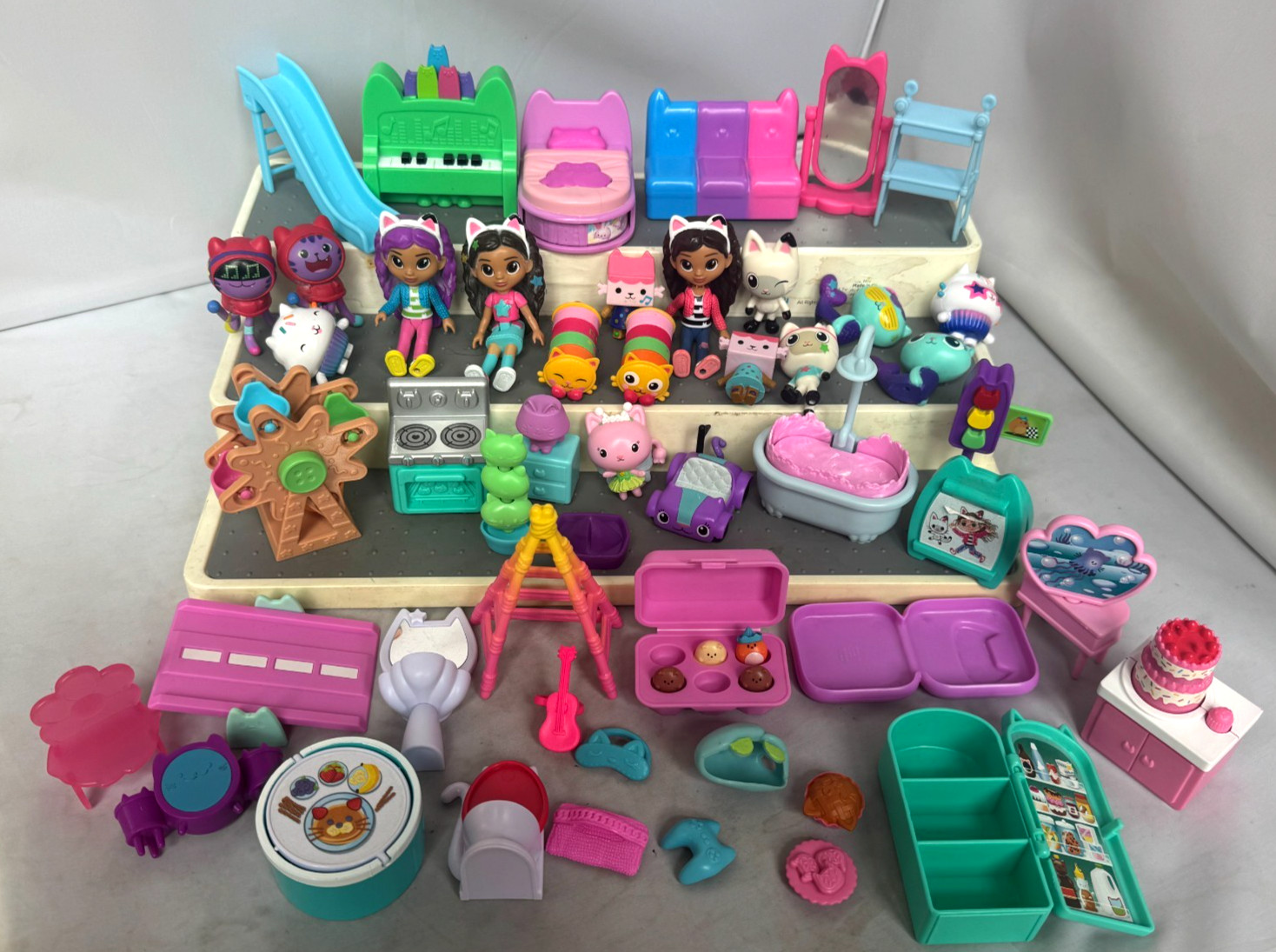 Lot 30+ Gabby’s Dollhouse Purrfect Toy Figures Furniture Accessories Replacement