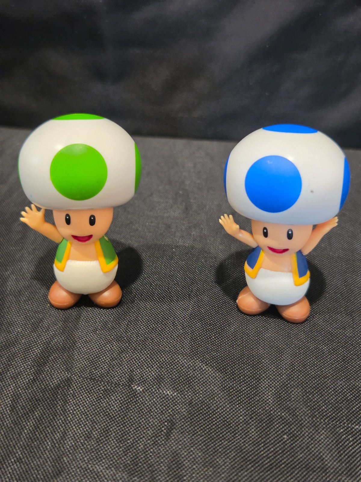 Nintendo 2&Prime; Jakks Super Mario Bro Toad Blue Green Figure **READ**