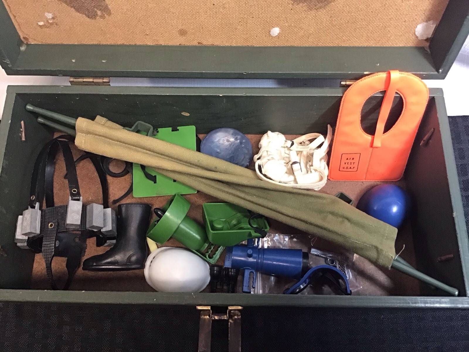 Vintage 1960&rsquo;s G I Joe Foot Locker with Accessories