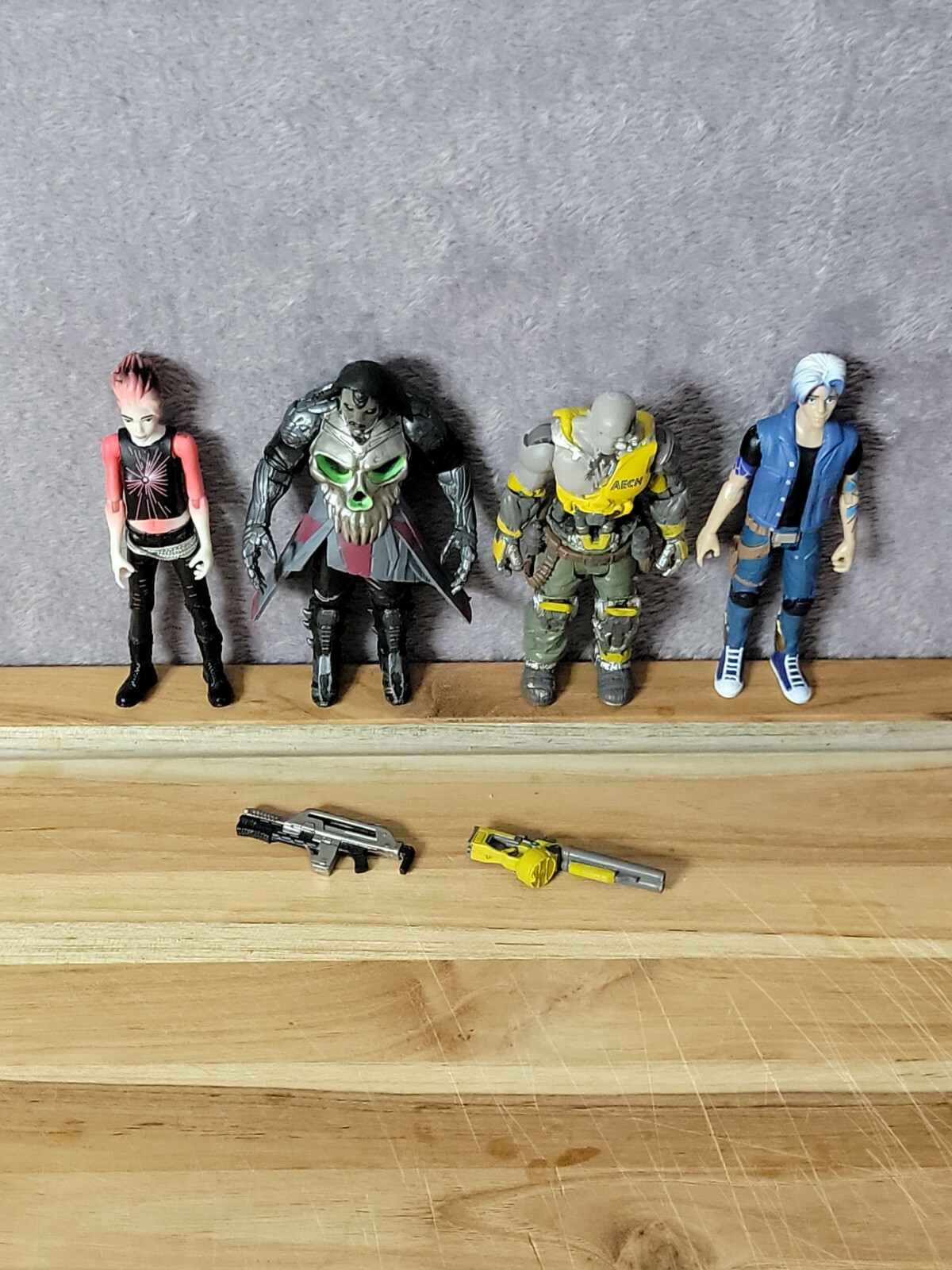 Ready Player One 4 Action Figures Parzival Art3mis Arch I Rok and 2 Weapons