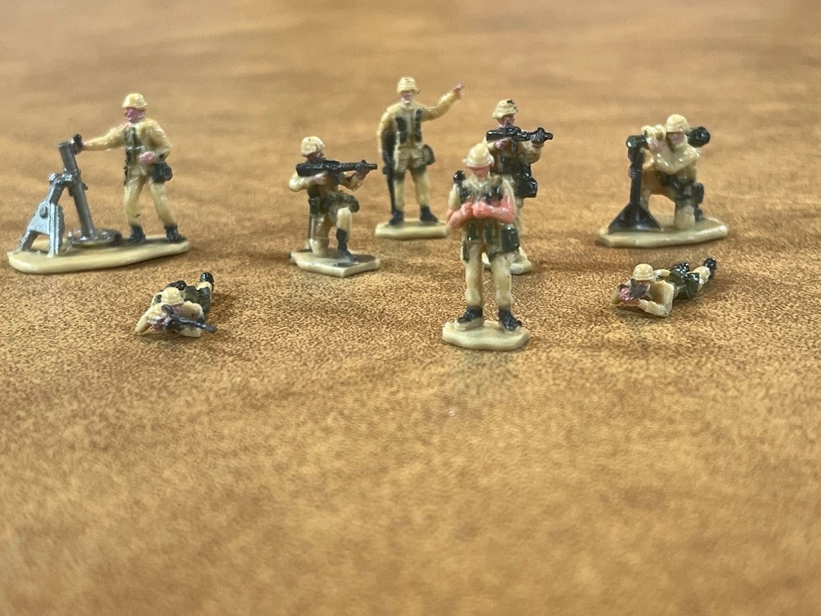 Galoob Micro Machines Military Figures Army Men Soldiers Tan Lot of 8 Unique