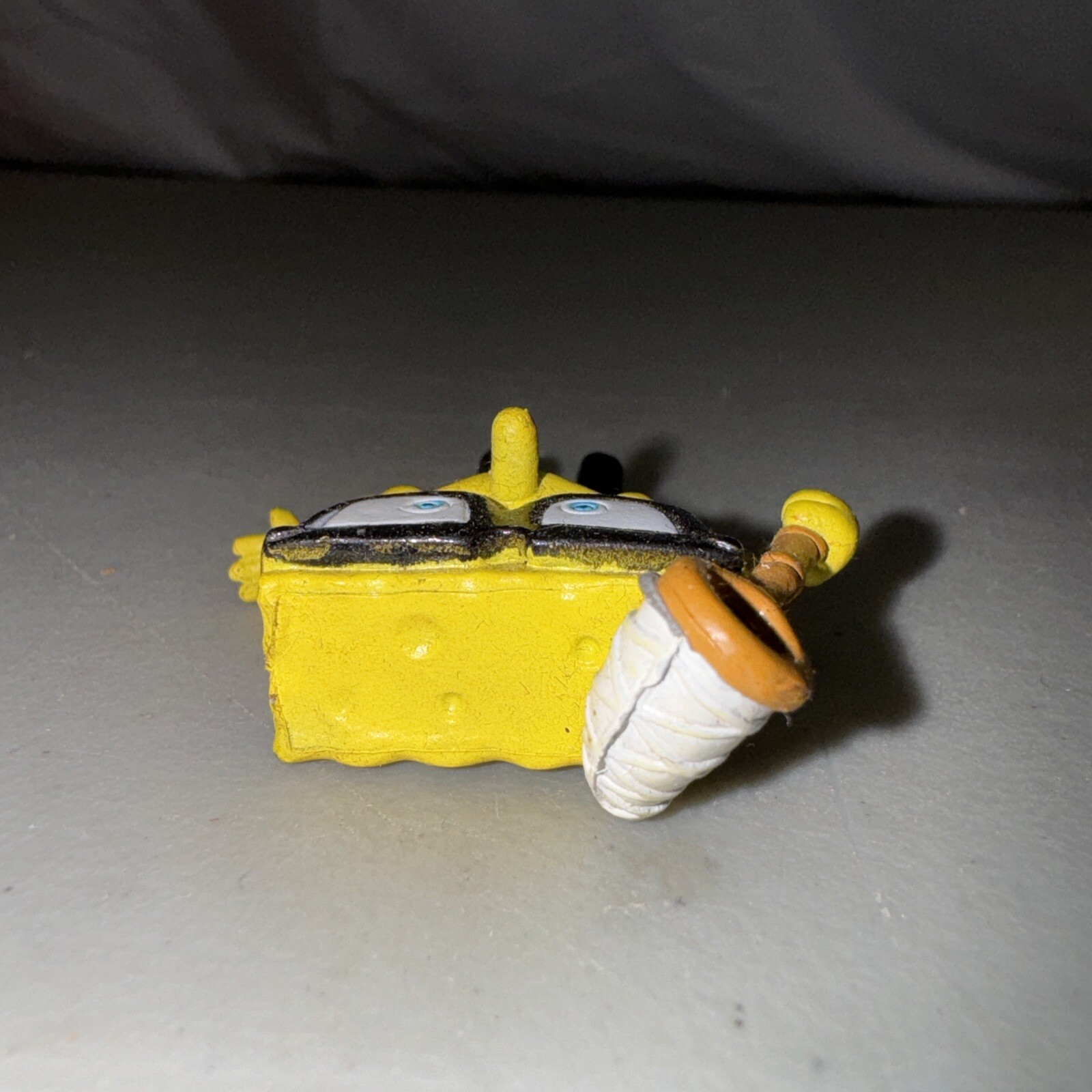 Viacom Nickelodeon 2&Prime; SpongeBob SquarePants miniature figure figurine