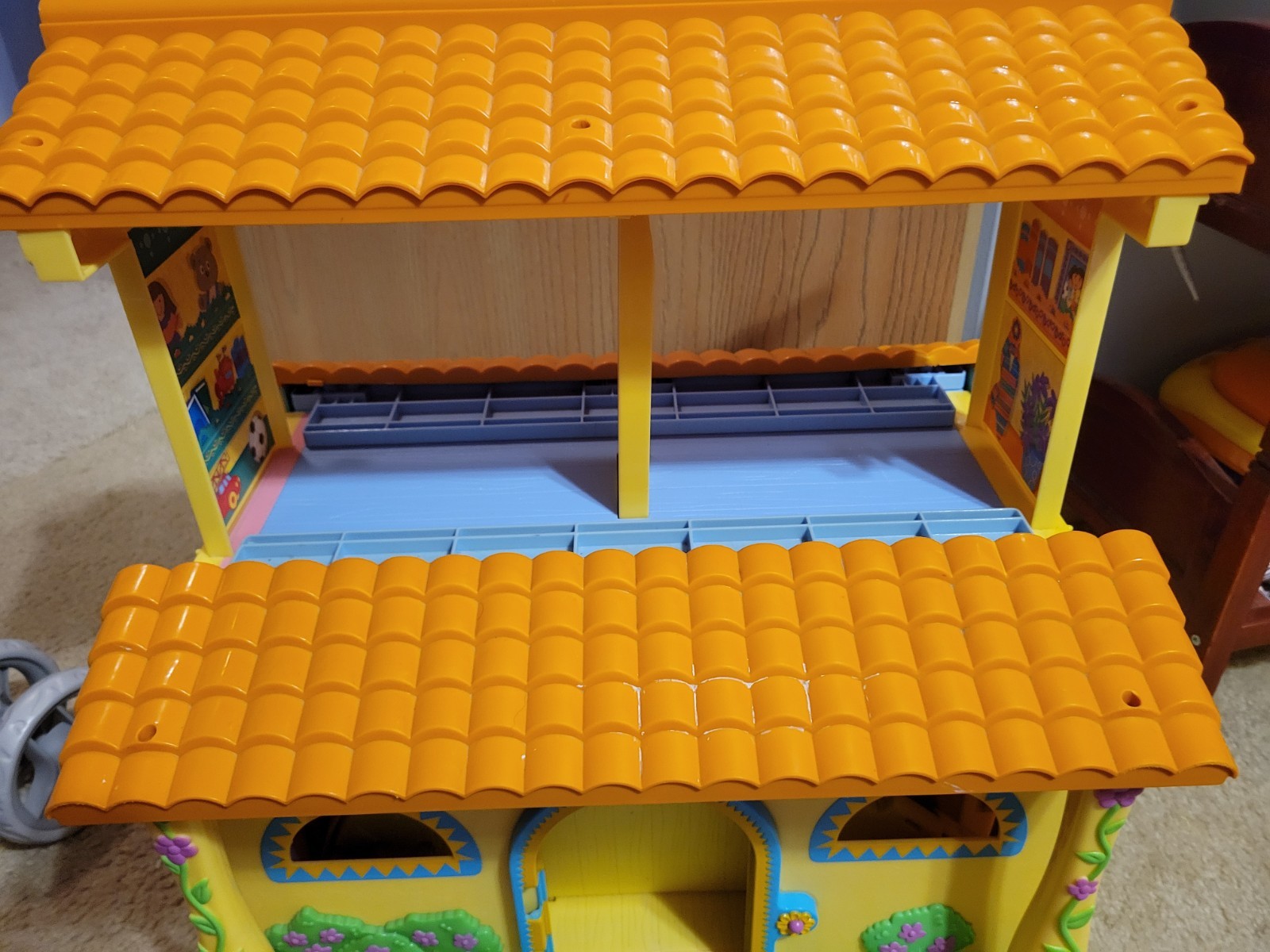 Dora The Explorer Talking Doll Play House 2003 Mom Furniture Works Great!