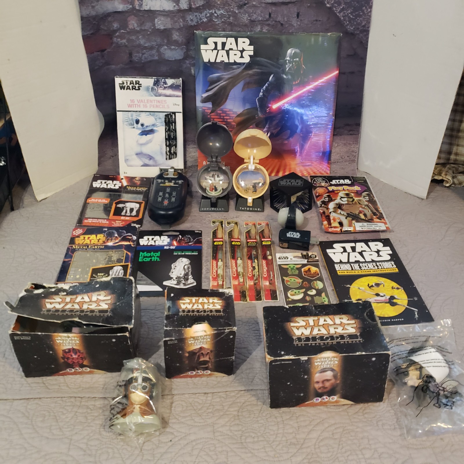 Star Wars Mixed lot of, toothbrushes, calendar, cards, Burger King Toys & More!