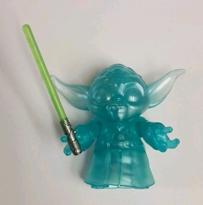 Hasbro Star Wars YODA « Ice Blue » with Green Light Saber 3&Prime; New No Packaging Mint