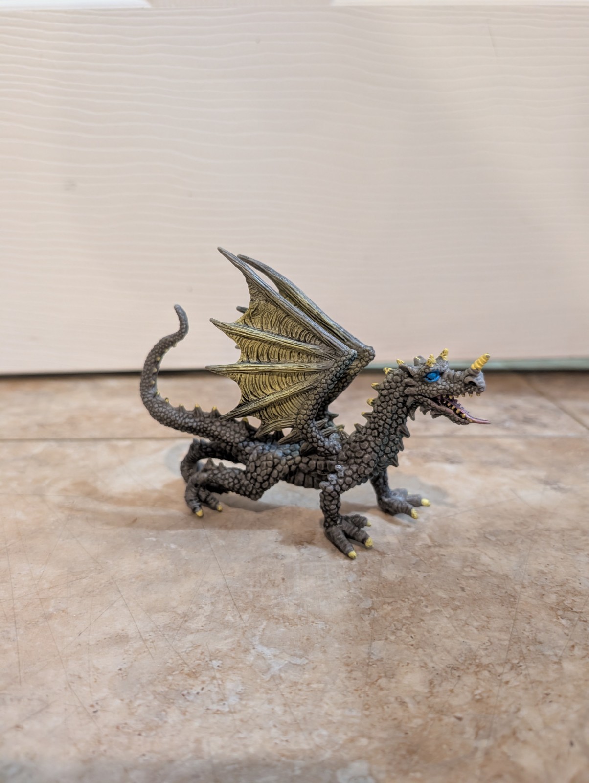 Dragon Safari LTD 2011 Grey Blue Belly 5.5 Long D&D Figure