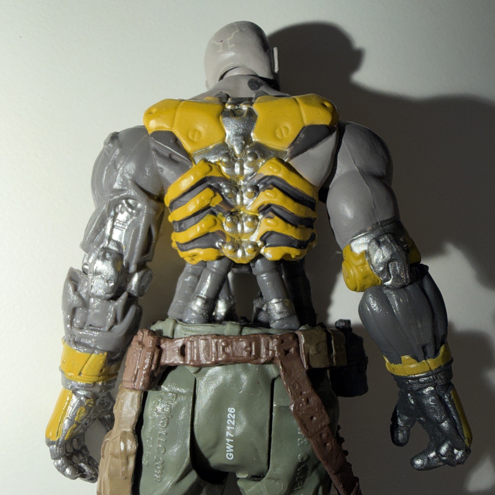 READY PLAYER ONE AECH 4” ACTION FIGURE PLASTIC TOY (PRE-OWNED)